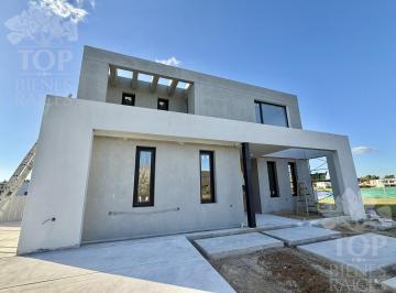 Casa · 250m² · 6 Ambientes · 2 Cocheras · Casa en Venta en Santa Ana - Villanueva