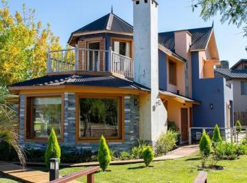 Casa · 300m² · 5 Ambientes · 1 Cochera · Casa en Venta en Isla del Este, Delta, Tigre