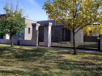 Casa · 61m² · 2 Dormitorios · 1 Cochera · Venta de Casa 2 Dorm. en Funes City - Funes