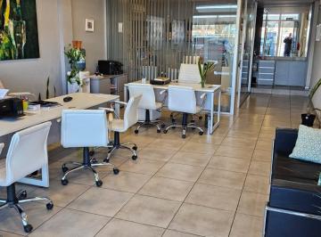 Local comercial , Pilar · Magnifica Oficina Totalmente Equipada, 2 Aa, Para Trabajar Ya