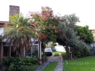 Casa · 240m² · 5 Ambientes · 1 Cochera · Casa en Boulogne
