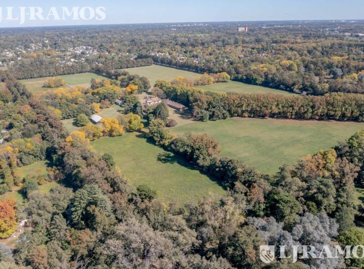Terreno · 953m²