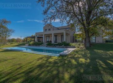 Casa · 380m² · 7 Ambientes · 2 Cocheras · Casa en Estancias del Pilar