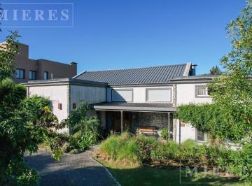 Casa · 350m² · 6 Ambientes · Casa en Venta Sobre Calle en Cul de Sac en San Matias Área 3