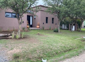 Foto · Casa de Tres Dorm. en Venta en Valle del Golf