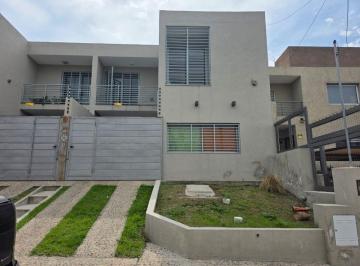 Casa de 3 ambientes, Córdoba · Alquiler Duplex 3 Dorm. Lomas del Chateau