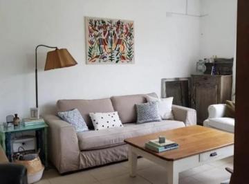 Casa · 80m² · 3 Ambientes · Oportunidad! Venta con Renta, 2 Dorm. Baño y Toil, Pileta