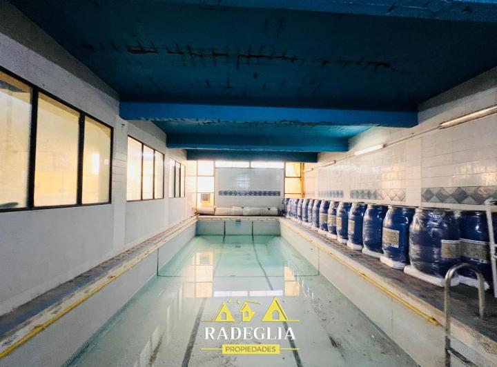 Local comercial · 219m² · 4 Ambientes · 1 Cochera