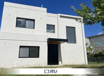 Casa · 181m² · 5 Ambientes · 2 Cocheras · Casa en Venta Araucarias, Puertos del Lago