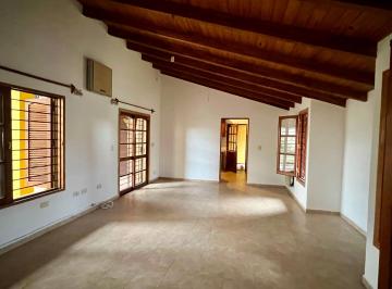 Casa de 5 ambientes, Córdoba · Gran Patio, Asador, Cochera Para 2 Autos