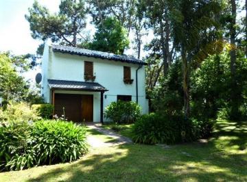 Casa de 3 ambientes, Pinamar · 3 Dorm., 2 Baños. Casa en Zona Golf Viejo Pinamar.