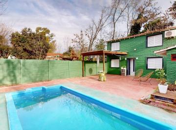 Casa · 184m² · 6 Ambientes · 2 Cocheras · Casa en Barrio Semi Cerrado Club Tenis La Plata