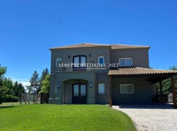 Casa · 274m² · 4 Ambientes · 2 Cocheras · Casa en Alquiler en Canning Barrio Lagos de San Eliseo