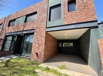 Casa · 158m² · 3 Ambientes · 1 Cochera · Venta ¡Amplio Dúplex a Estrenar! Apto Crédito!