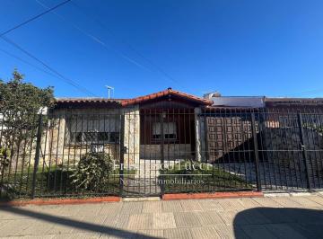 Casa · 145m² · 4 Ambientes · 2 Cocheras · Casa en Venta 4 Ambientes con Cochera Morón
