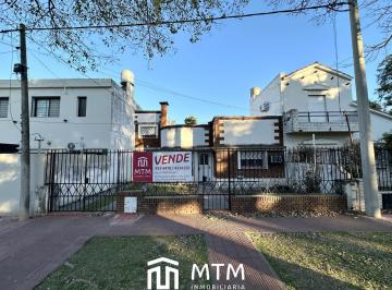 Casa · 199m² · 5 Ambientes · 1 Cochera · Casa en Venta Rosario, Alberdi.