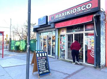 Terreno · 244m² · Lote Esquina y Locales Comerciales Excelente Ubicacion