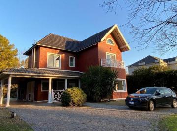 Casa · 150m² · 4 Ambientes · 1 Cochera · Casa en Venta en El Solar del Bosque - Canning