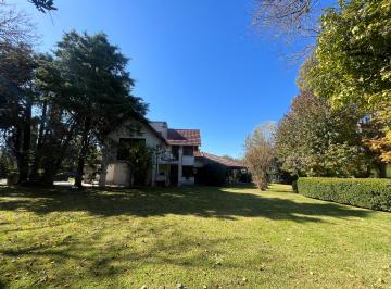 Casa de 7 ambientes, Cañuelas · Casa en Venta La Martona Fondo Libre con Pileta