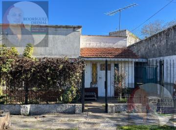 Casa · 120m² · 2 Dormitorios · Casa Para 2 Familias a 5 Cuadras de Av Yrigoyen!