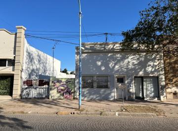 Casa · 193m² · 2 Dormitorios · 1 Cochera · Casa en Barrio San Martin