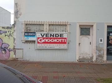 Casa · 193m² · 2 Dormitorios · 1 Cochera · Casa en Barrio San Martin