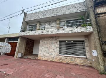 Casa · 423m² · 5 Dormitorios · Casa en Barrio 30 de Octubre