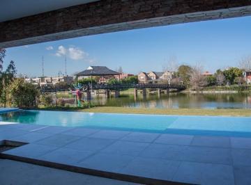 Casa · 435m² · 8 Ambientes · 2 Cocheras · Casa en Venta en Santa Bárbara, de 5 Dorm., a La Laguna Impecable