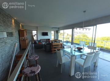 Casa · 160m² · 4 Ambientes · 2 Cocheras · Casa en Punta Piedras con Vista Al Mar