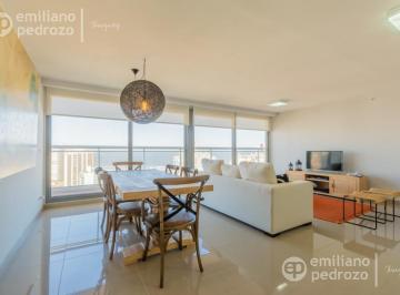 Departamento · 88m² · 3 Ambientes · Venta Apartamento Dos Dorm. Playa Brava