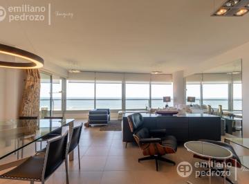 Departamento · 195m² · 4 Ambientes · 1 Cochera · Venta Apartamento 3 Dorm. en Suite Dependencia Playa Brava Punta del Este