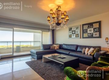 Departamento · 184m² · 4 Ambientes · 2 Cocheras · Venta Hermoso Apartamento 3 Suites y Dependencia Vista Al Mar Servicios