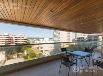 Departamento · 75m² · 3 Ambientes · 1 Cochera · Alquiler Apartamento 2 Dorm. Playa Brava