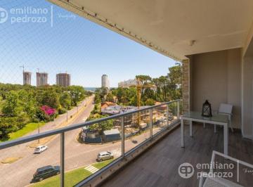 Departamento · 104m² · 6 Ambientes · 2 Cocheras · Venta Departamento Penthouse 3 Dorm. Playa Mansa Punta del Este