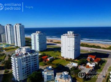 Departamento · 80m² · 3 Ambientes · 1 Cochera · Venta Apartamento 2 Dorm. Punta del Este