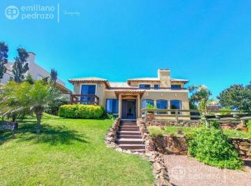 Casa · 225m² · 5 Ambientes · Venta y Alquiler Temporal Casa 3 Dorm. Pinares de Portezuelo