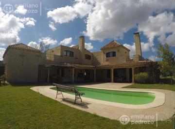 Casa · 505m² · 6 Ambientes · 1 Cochera · Casa - Pinares