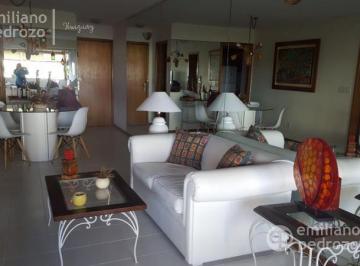 Departamento · 64m² · 3 Ambientes · 1 Cochera · Departamento - Playa Brava