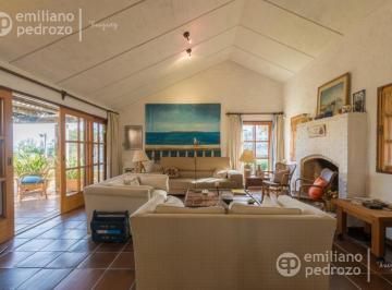 Casa · 300m² · 5 Ambientes · 1 Cochera · Casa - Playa Mansa