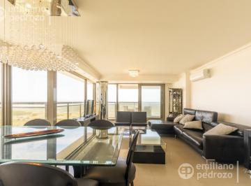 Departamento · 143m² · 4 Ambientes · 1 Cochera · Venta y Alquiler Apartamento 3 Dorm. Playa Brava, Punta del Este