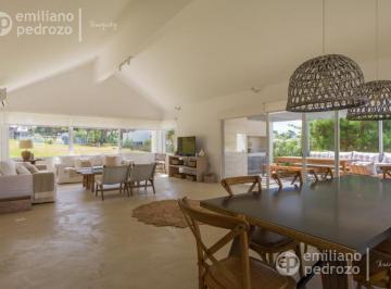 Casa · 280m² · 6 Ambientes · 2 Cocheras · Casa 5 Dorm. en Barrio Privado Jose Ignacio Uruguay