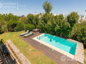 Casa · 245m² · 7 Ambientes · 2 Cocheras · Venta Casa 6 Dorm. con Piscina y Vista Al Mar en Punta Piedra La Barra Uruguay