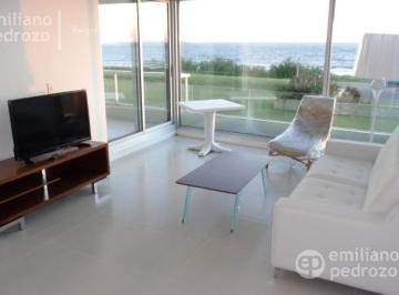 Departamento · 130m² · 4 Ambientes · 1 Cochera · Departamento en Playa Mansa con 3 Dorm.
