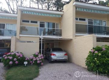 Departamento · 64m² · 4 Ambientes · 1 Cochera · Casa - Playa Brava