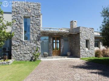 Campo · 250m² · 4 Ambientes · 1 Cochera · Chacra en José Ignacio