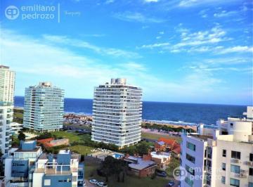 Departamento · 102m² · 4 Ambientes · 1 Cochera · Departamento - Playa Brava