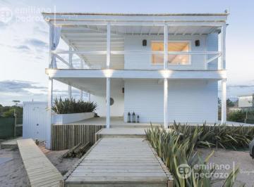 Casa · 230m² · 3 Dormitorios · 1 Cochera · Casa - La Juanita