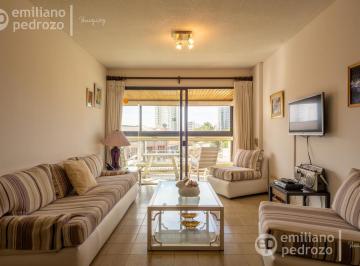 Departamento · 61m² · 3 Ambientes · 1 Cochera · Venta Apartamento 2 Dorm. Punta del Este Playa Brava
