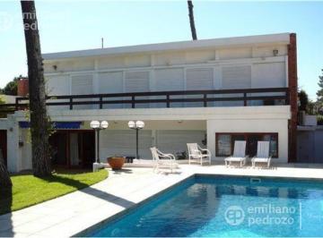 Casa · 391m² · 6 Ambientes · 1 Cochera · Venta Casa 4 Dorm. en Punta del Este