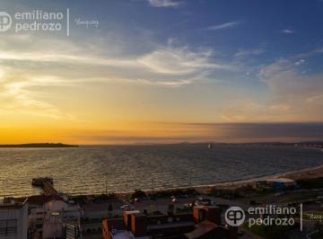 Departamento · 132m² · 4 Ambientes · 1 Cochera · Venta Apartamento 3 Suites Frente a La Bahía Punta del Este